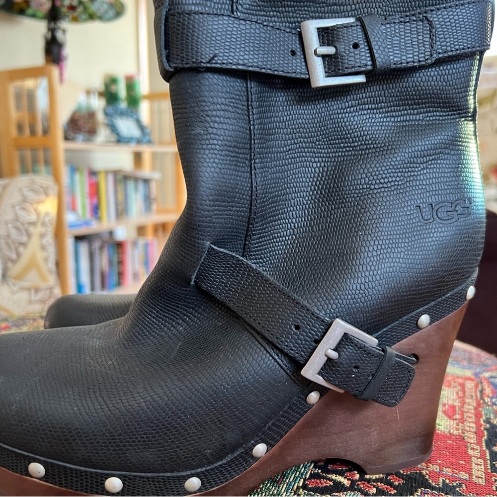 Like New Ugg Platform Boots - Picture 6 of 8